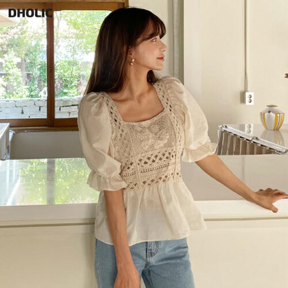 スクエアニットフレアブラウス・全2色・t65221 レディース 【bl】 韓国 ファッション トップス ブラウス 半袖 ラブリー スクエアネック デコルテ リボン パターン ニット 異素材 フェミニン ボリューム 体型カバー スリム クロシェ 細身 夏 春