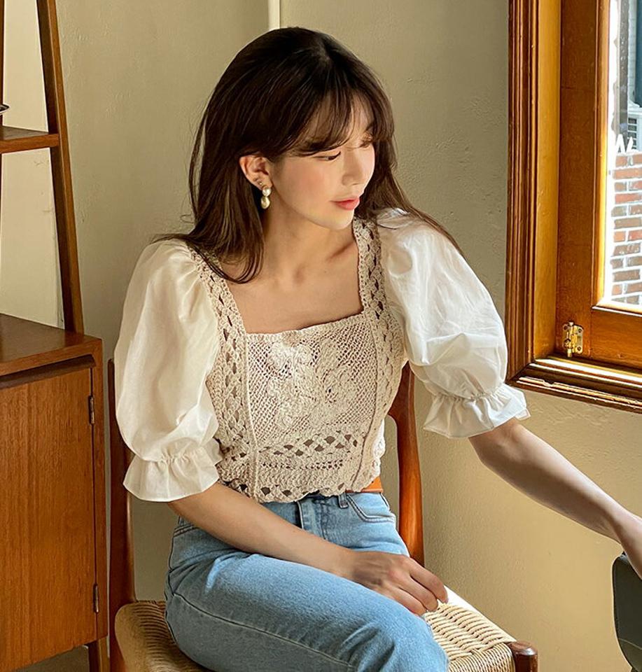 スクエアニットフレアブラウス・全2色・t65221 レディース 【bl】 韓国 ファッション トップス ブラウス 半袖 ラブリー スクエアネック デコルテ リボン パターン ニット 異素材 フェミニン ボリューム 体型カバー スリム クロシェ 細身 夏 春