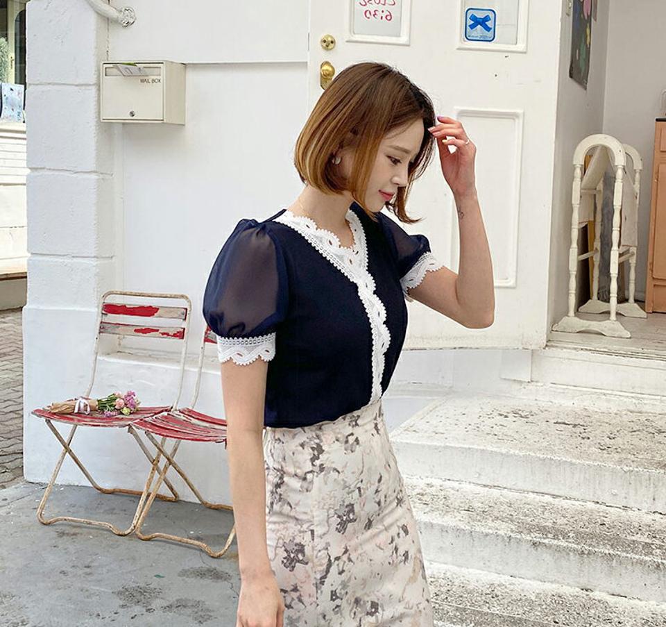 【全品10%OFF】ウェーブレーススリーブブラウス・全3色・t57454 レディース 【bl】【韓国 ファッション トップス ブラウス 半袖 ラブリー シフォンスリーブ Vネック Y字 ウェーブ レース ハーフスリーブ フェミニン ボリューム 体型カバー スリム 細身 夏 春】