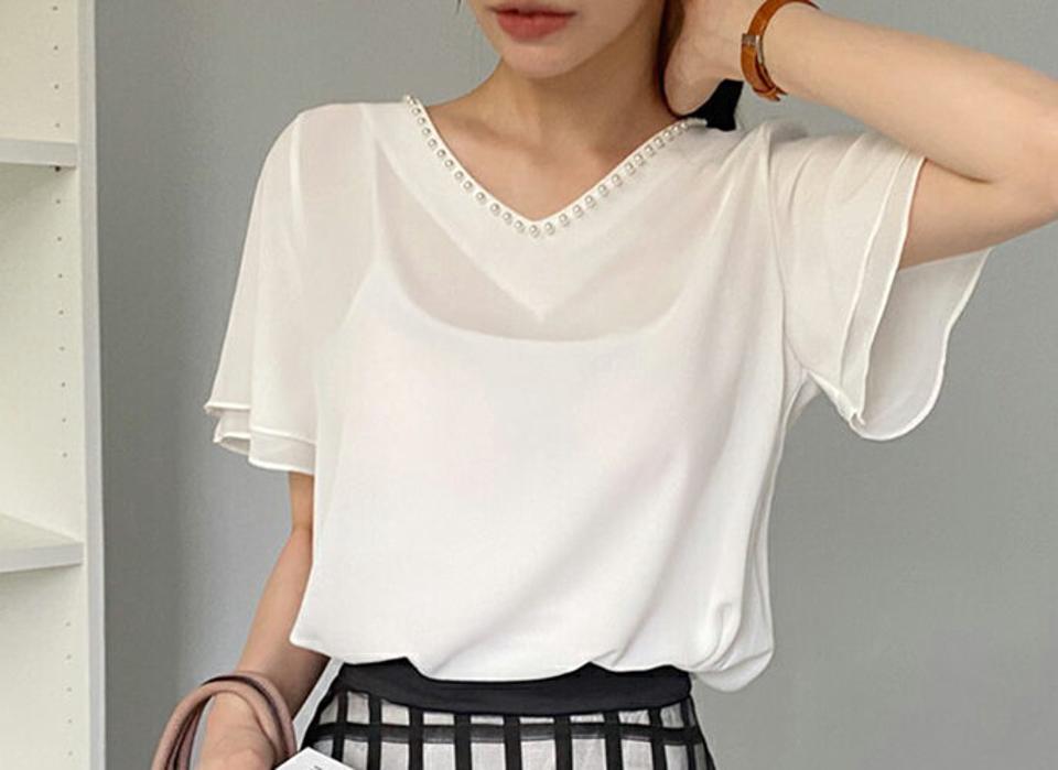 フェイクパールVネックブラウス・全2色・t68614 レディース 【bl】 トップス ブラウス 半袖 Vネック パール フェミニン 透け感 シースルー シアー かわいい 春 夏 韓国 ファッション ハイホリHIHOLLI