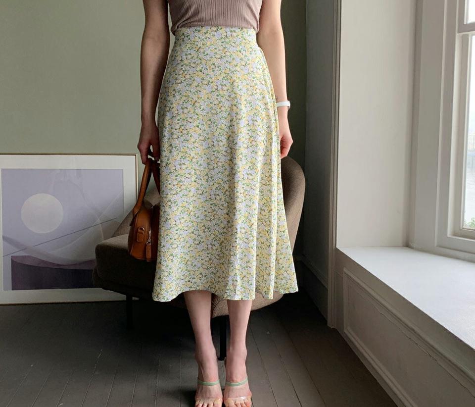 フラワーレースロングスカート・全2色・b62168 レディース 【sk】 韓国 ファッション ボトムス スカート ロング ロングスカート フェミニン 花柄 フラワー パターン 小花柄 Aライン 体型カバー 細身 スリム フィット 夏 春