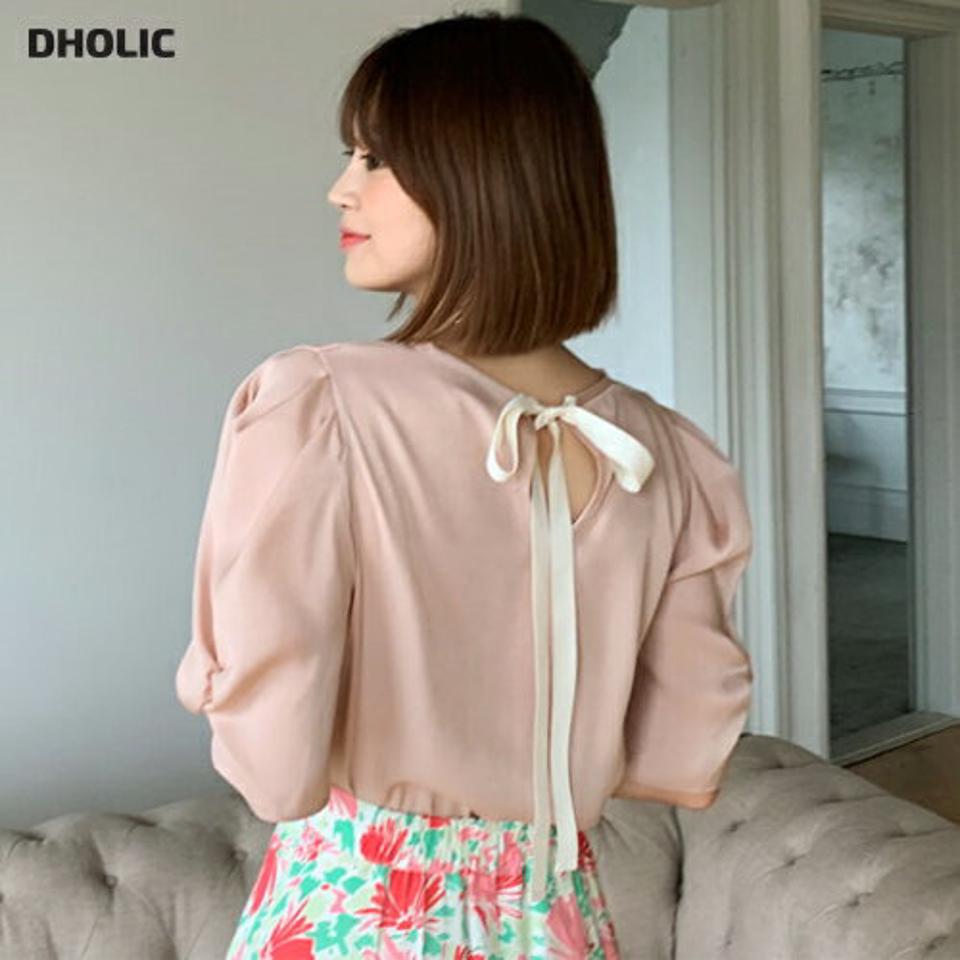 バックリボンパフブラウス・全3色・t62143 レディース 【bl】 韓国 ファッション トップス ブラウス 半袖 ラブリー バック リボン パフスリーブ ラウンドネック 5分丈 フェミニン ボリューム 体型カバー スリム 細身 夏 春