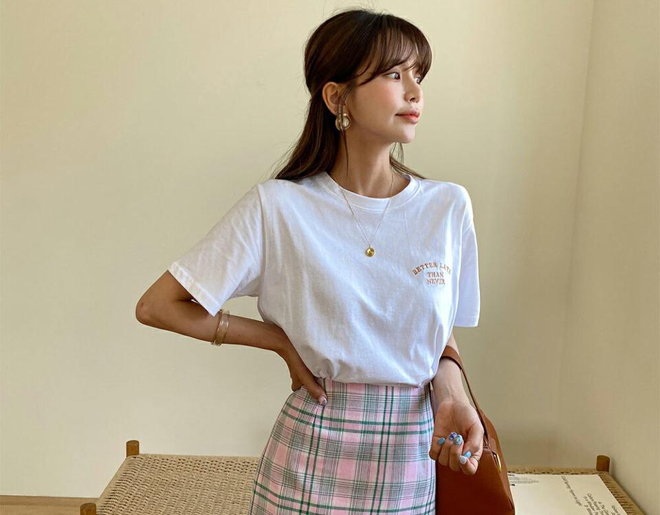 レタリング刺繍半袖Tシャツ・全4色・t63850 レディース 【tops】 韓国 ファッション トップス Tシャツ 半袖 デイリー ルーズ レタリング 刺繍 ラウンドネック ロゴ カジュアル 細身 体型カーバー 夏 春