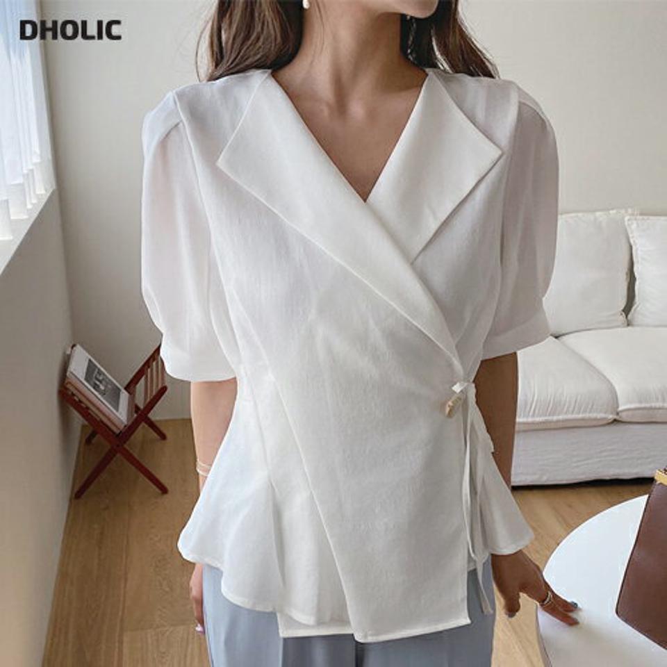 ゴールドボタンラップブラウス・全4色・t63855 レディース 【bl】 韓国 ファッション トップス ブラウス 半袖 ゴールド ボタン ラップ リボン 5分丈スリーブ フレア フェミニン ボリューム 体型カバー スリム 細身 Vネック 夏 春