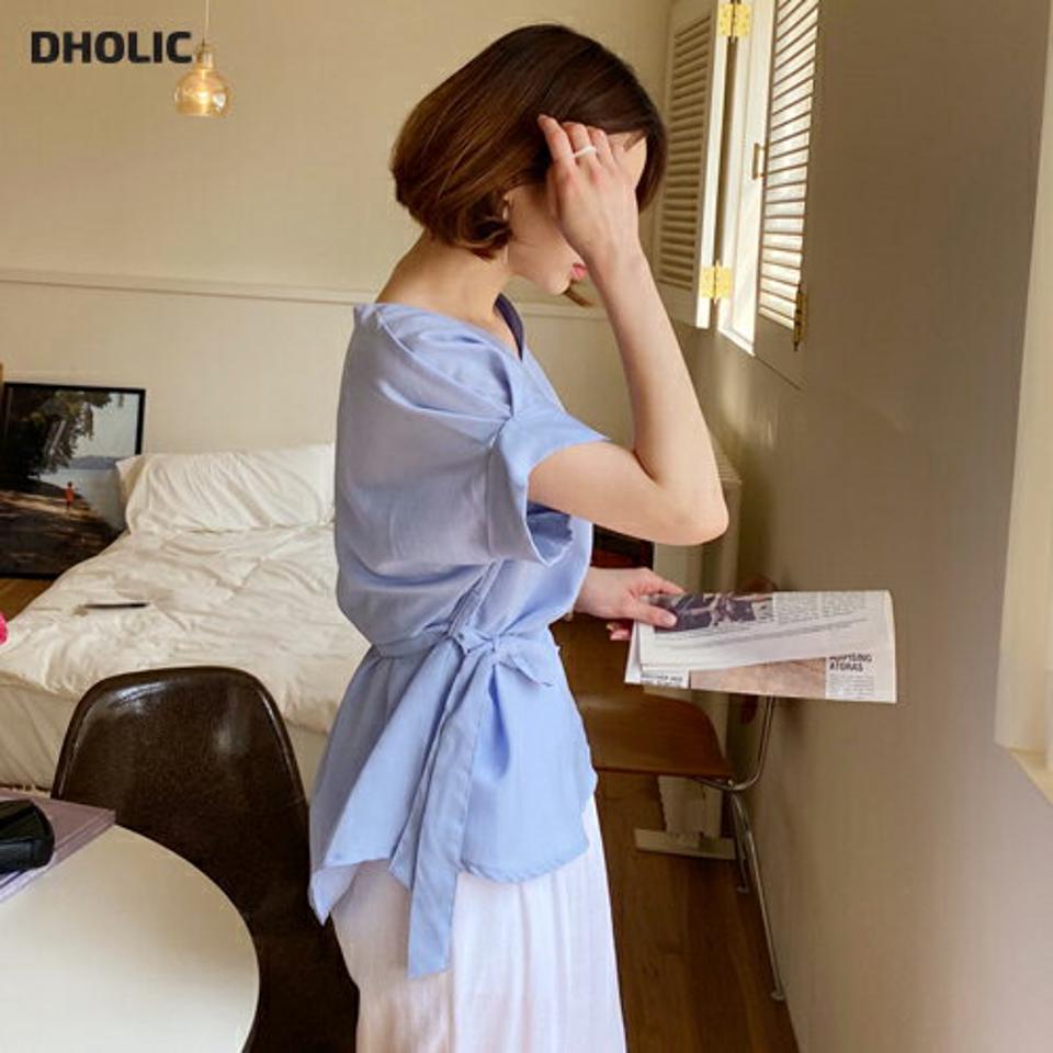 ストラップ付Vネックルーズブラウス・全4色・b63853 レディース 【bl】 韓国 ファッション トップス ブラウス 半袖 Vネック フェミニン ショート パフスリーブ ロールアップ ストラップ ボリューム 体型カバー スリム 細身 夏 春