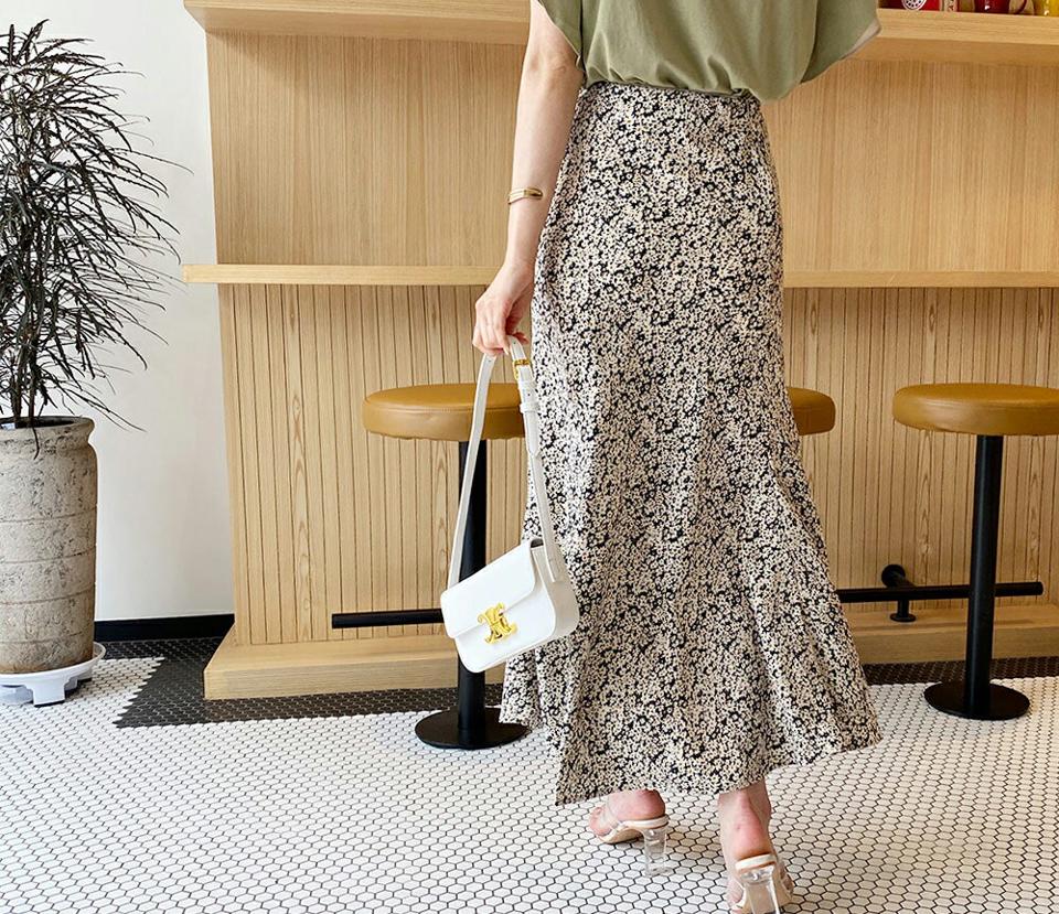 小花柄フレアスカート・全2色・t63827 レディース 【sk】 韓国 ファッション ボトムス スカート ロング ロングスカート フェミニン 花柄 フラワー パターン 小花柄 Aライン 体型カバー 細身 スリム フィット 夏 春