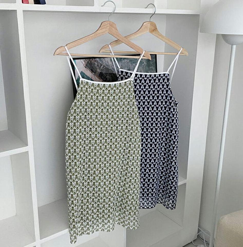 刺繍キャミワンピース・全2色・t65426 レディース 【ops】 韓国 ファッション ワンピース ミニ ミニワンピース 刺繍 パターン スクエアネック キャミソール リボン スリム キャミワンピース フェミニン 細身 体型カバー 夏 春