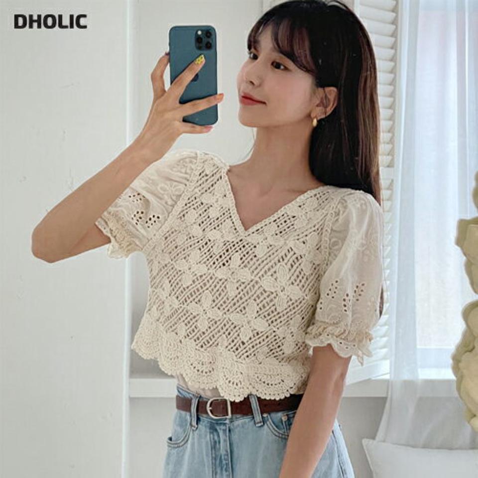 パフクロップド丈ニット・全2色・b65256 レディース 【tops】 韓国 ファッション トップス ニット 半袖 デイリー クロップド丈 Vネック 異素材 アイレット レース ハーフスリーブ 花柄 フラワー パターン 細身 体型カーバー フェミニン クロシェ 上品 夏 春