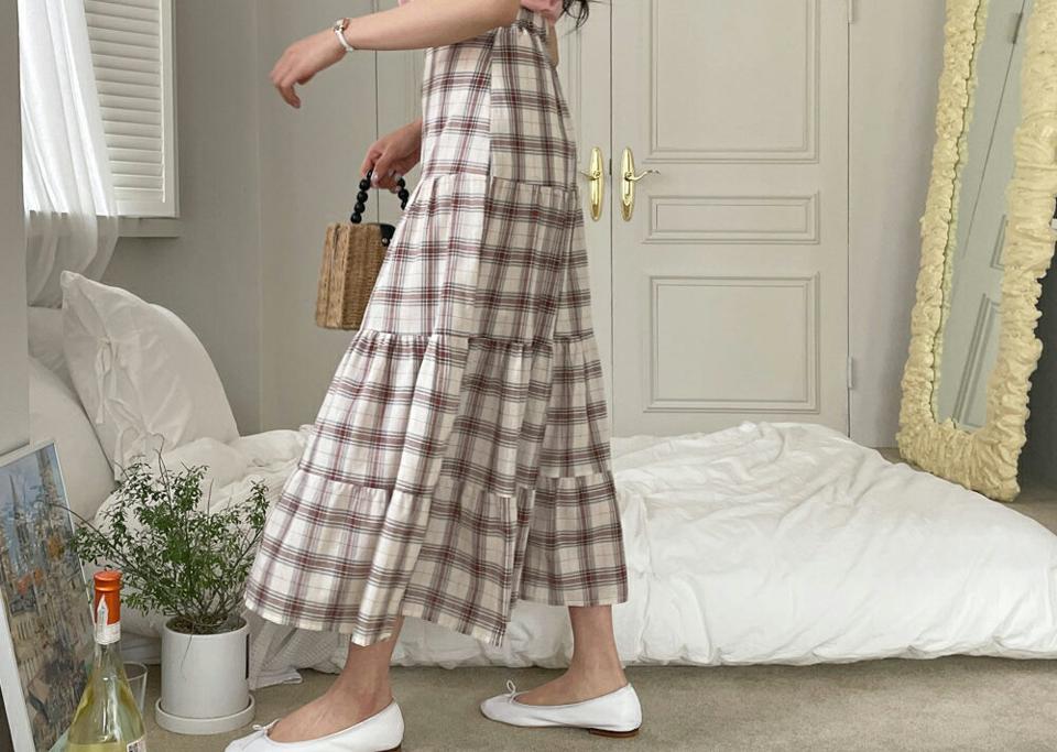 Aラインチェックスカート・全2色・b64238 レディース 【sk】 韓国 ファッション ボトムス スカート ロング ロングスカート チェック ガーリー Aライン ゴム ティアード フェミニン カジュアル デイリー 体型カバー 細身 春 夏 NIJU