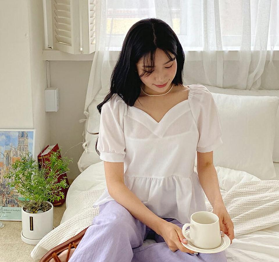 ハートネックフレアブラウス・全3色・t64241 レディース 【bl】 韓国ファッション トップス ブラウス 半袖 ギャザー フレア ボリューム ハートネック ガーリー ルーズ ゆったり ピンク 細身 春 夏 NIJU