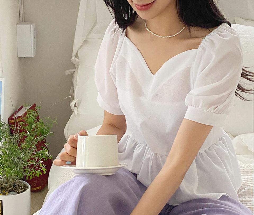 ハートネックフレアブラウス・全3色・t64241 レディース 【bl】 韓国ファッション トップス ブラウス 半袖 ギャザー フレア ボリューム ハートネック ガーリー ルーズ ゆったり ピンク 細身 春 夏 NIJU