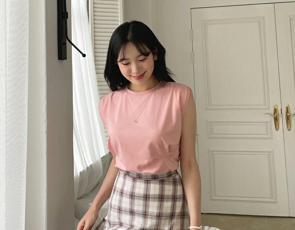 ラウンドタックスリーブレス・全4色・b64237 レディース 【tops】 韓国 ファッション トップス スリーブレス ノースリーブ スリム フィット シンプル ラウンドネック 体型カーバー 細身 ベーシック 無地 春 夏 NIJU