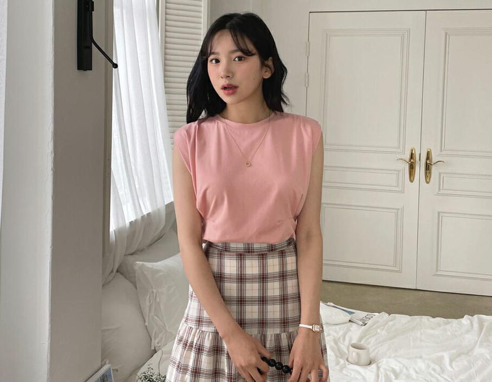 ラウンドタックスリーブレス・全4色・b64237 レディース 【tops】 韓国 ファッション トップス スリーブレス ノースリーブ スリム フィット シンプル ラウンドネック 体型カーバー 細身 ベーシック 無地 春 夏 NIJU