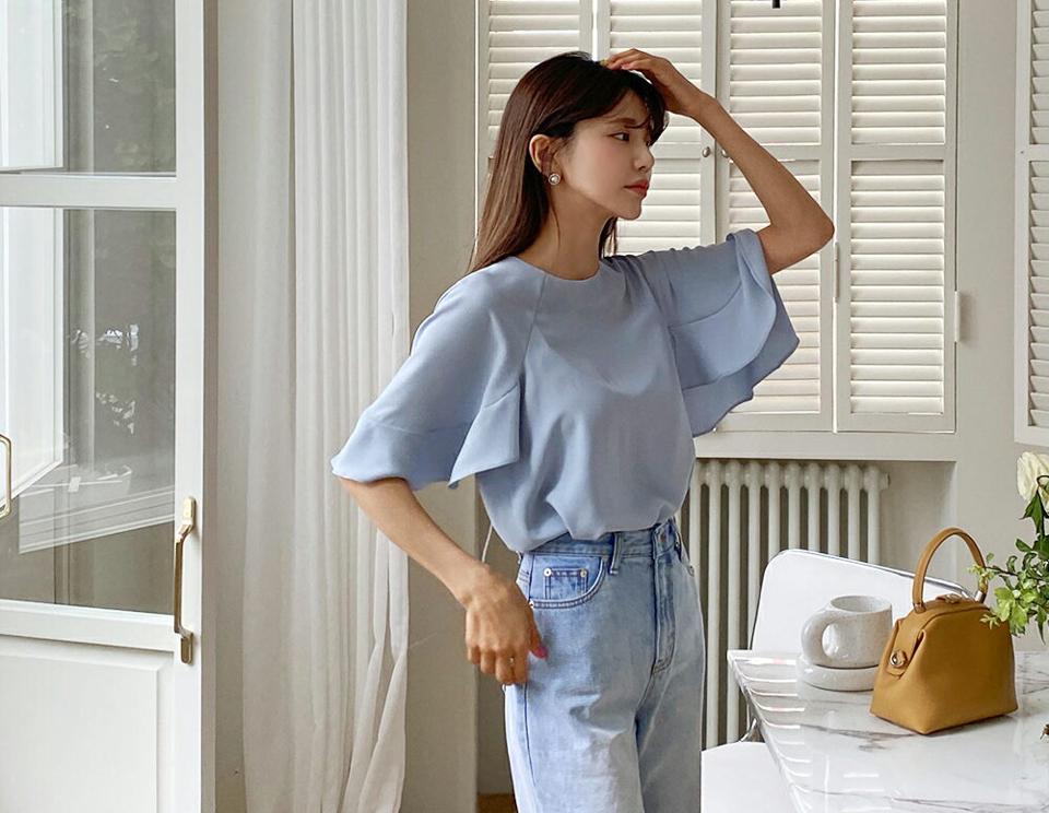 フリルラグランブラウス・全3色・b65253 レディース 【bl】 韓国 ファッション トップス ブラウス 半袖 大人 フリル ボリューム ラグランスリーブ ラウンドネック スリット 無地 フェミニン ボリューム 体型カバー スリム 細身 夏 春