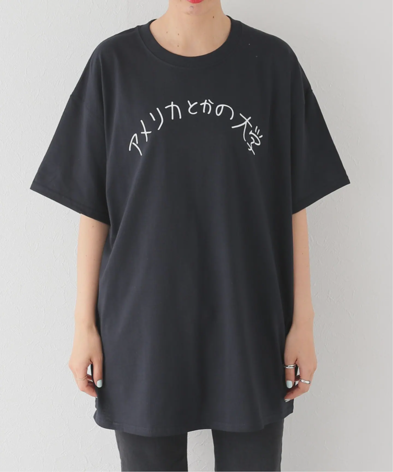 【STANDARD JOURNAL/スタンダード ジャーナル】by KAGAMI アメリカトカノダイガクTEE（JOURNAL STANDARD）