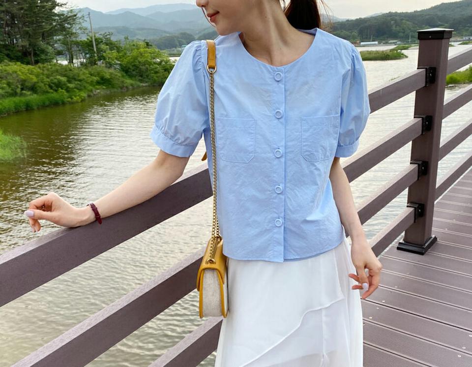 ラウンドボタンポケットブラウス・全4色・t63887 レディース 【bl】 韓国 ファッション トップス ブラウス 半袖 大人 ラウンドネック バストポケット パフスリーブ 体型カバー スリム 細身 上品 フェミニン 夏 春