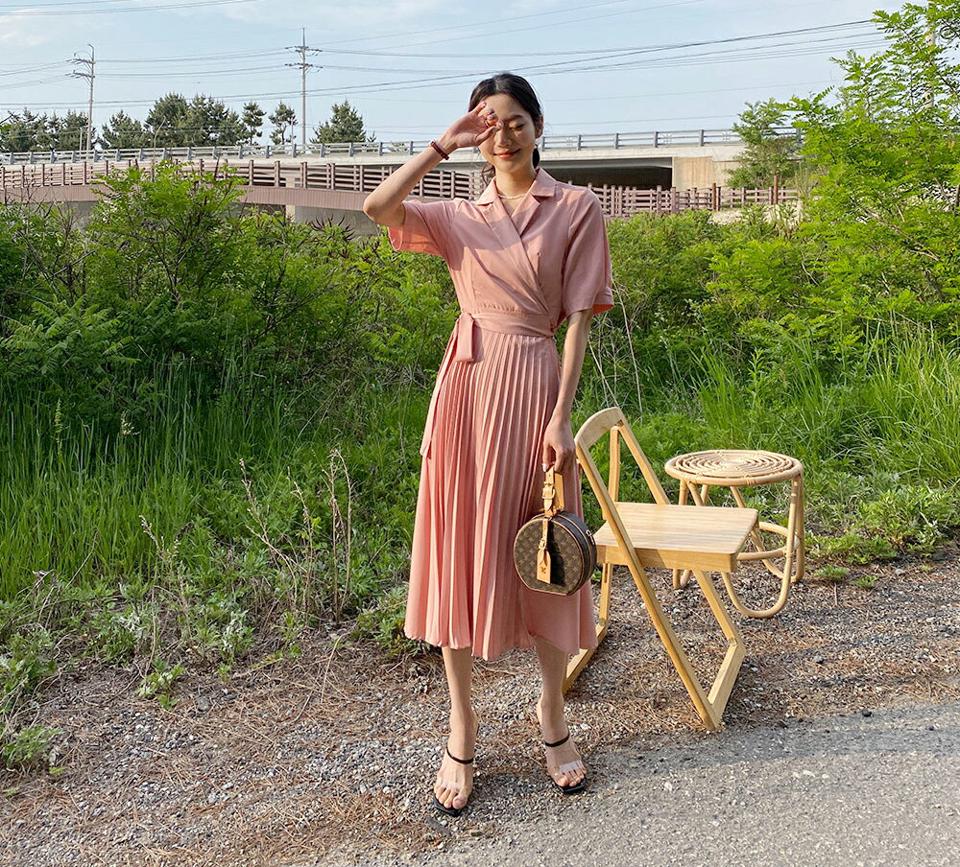 Vネックカラープリーツワンピース・全3色・b63904 レディース 【ops】 韓国 ファッション ワンピース ロング ロングワンピース 半袖 Vネック リボン ラップ プリーツ フェミニン 体型カバー カラーワンピース 夏 春