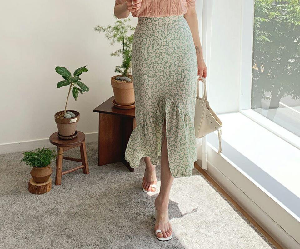 フローラルフレアヘムスカート・全2色・t62206 レディース 【sk】 韓国 ファッション ボトムス スカート ロング ロングスカート フェミニン 小花柄 フレア 花柄 フラワー パターン 体型カバー 細身 スリム 夏 春