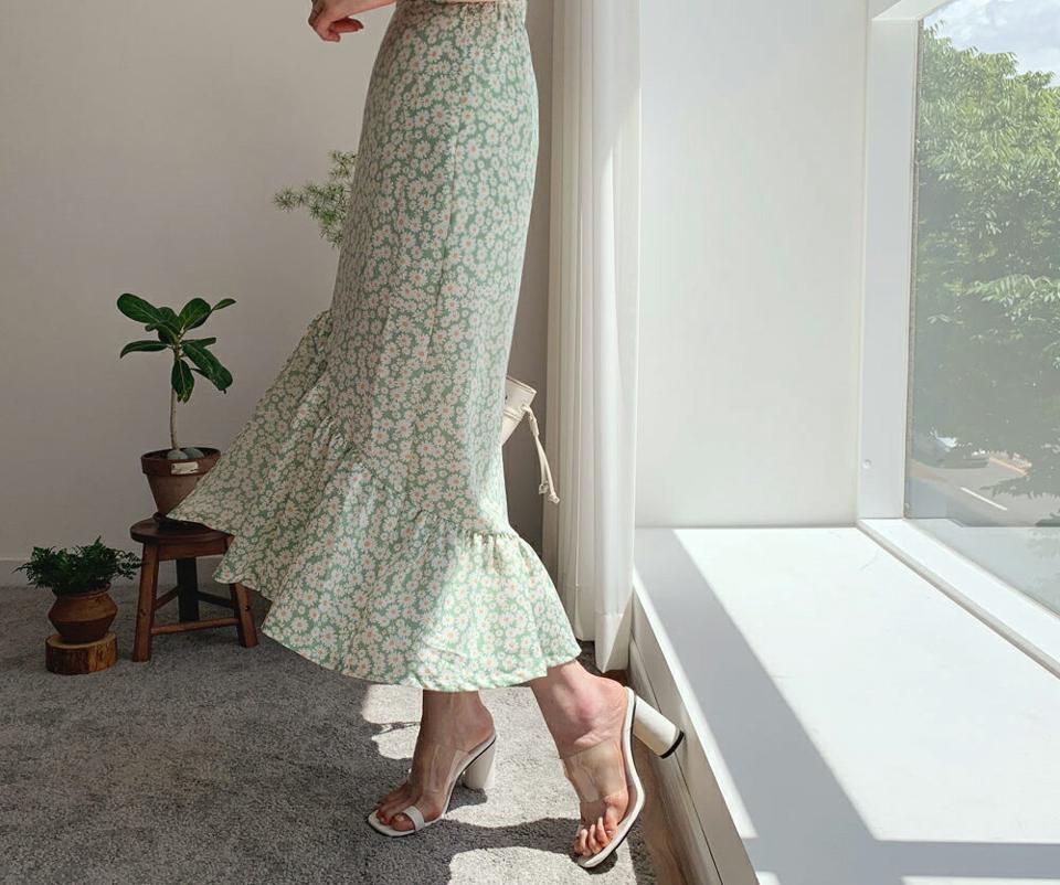 フローラルフレアヘムスカート・全2色・t62206 レディース 【sk】 韓国 ファッション ボトムス スカート ロング ロングスカート フェミニン 小花柄 フレア 花柄 フラワー パターン 体型カバー 細身 スリム 夏 春