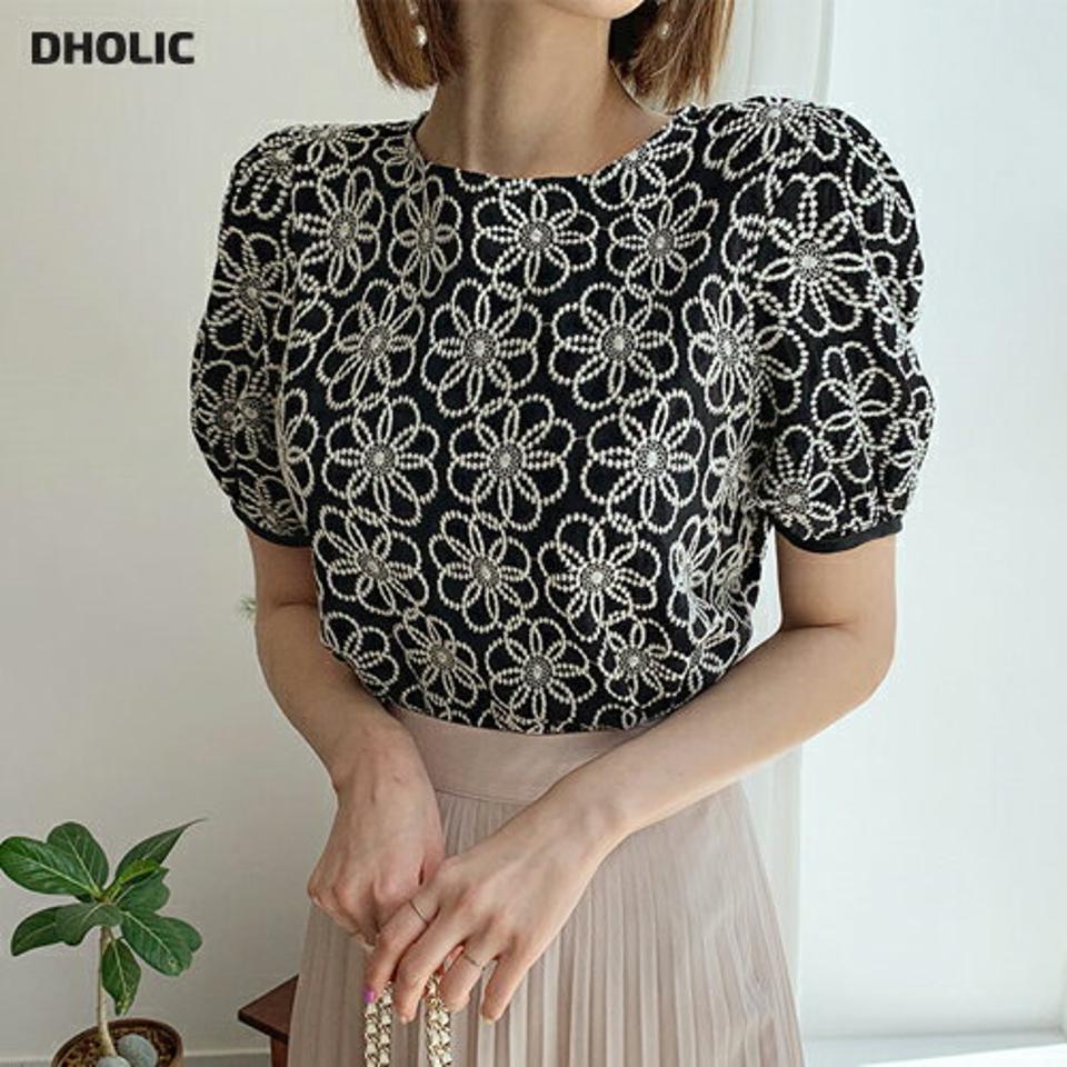 花柄刺繍ブラウス・全2色・b62187 レディース 【bl】 韓国 ファッション トップス ブラウス 半袖 大人 花柄 フラワー パターン 刺繍 ラウンドネック パフスリーブ 体型カバー スリム 細身 上品 フェミニン 夏 春