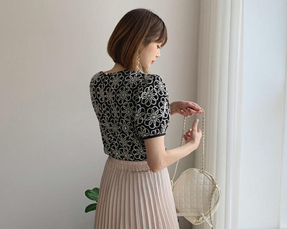 花柄刺繍ブラウス・全2色・b62187 レディース 【bl】 韓国 ファッション トップス ブラウス 半袖 大人 花柄 フラワー パターン 刺繍 ラウンドネック パフスリーブ 体型カバー スリム 細身 上品 フェミニン 夏 春