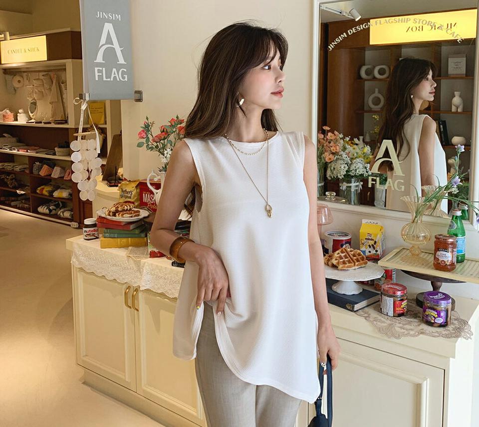 ダイアゴナルプリーツスリーブレス・全3色・b62214 レディース 【bl】 韓国 ファッション トップス ブラウス 大人 プリーツ スリーブレス Aライン ラウンドネック ノースリーブ 体型カバー スリム 細身 上品 フェミニン 夏 春