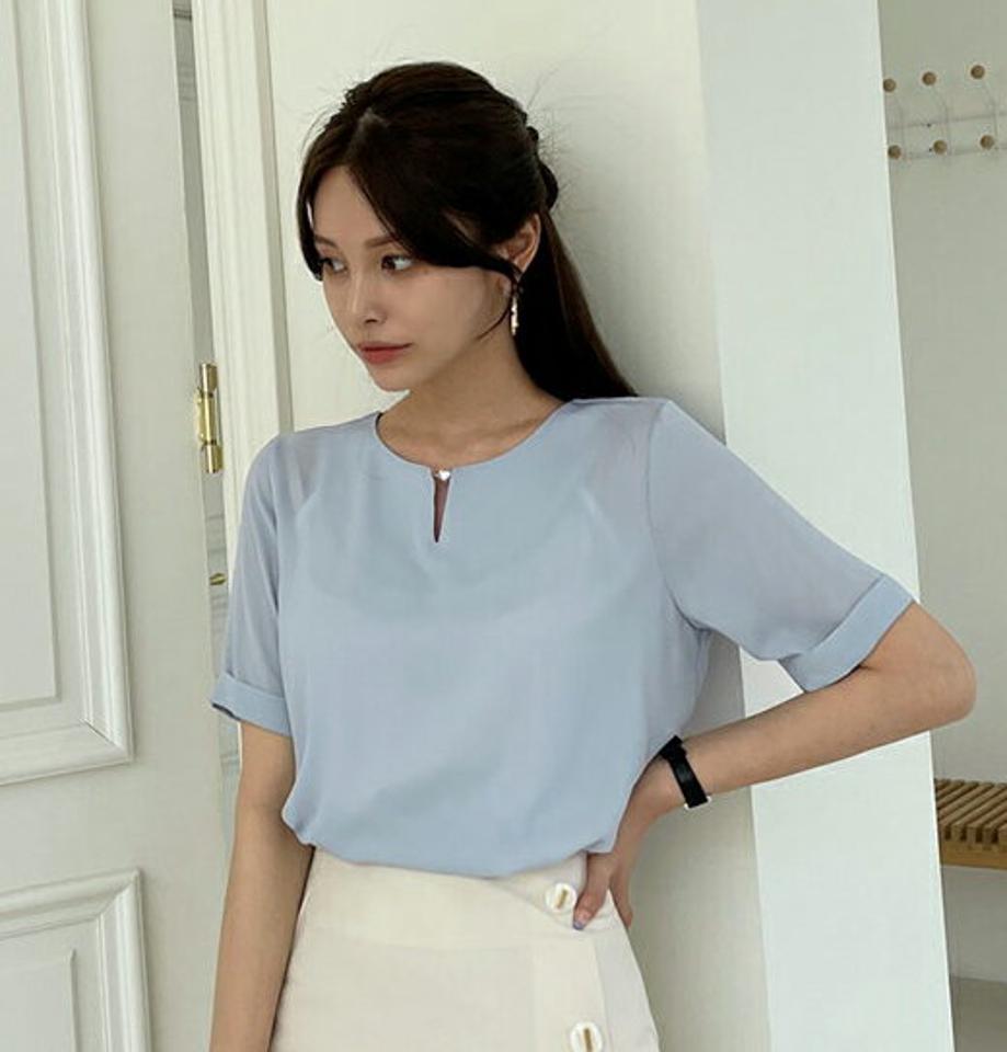 【タイム特価】フェイクパールネックブラウス・全3色・b00330 レディース 【bl】 トップス ブラウス 半袖 パール 単色 無地 シンプル フェミニン 大人 上品 カットアウト 春 夏 韓国ファッション ハイホリHIHOLLI【TS】セール