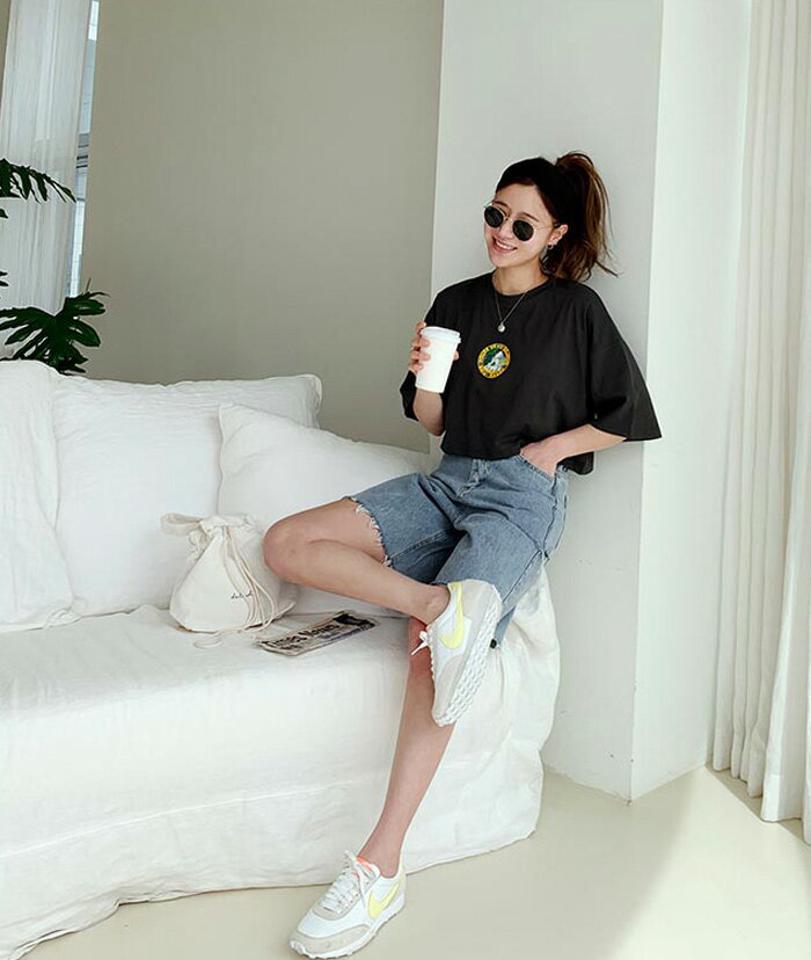 NANING9(ナンニング)ロゴプリントクロップTシャツ【6/3up_ka】【メール便】韓国 韓国ファッション　トップス 半袖 夏 春 ロゴT レタリングT 黒 白 シンプル ショート丈レディース ファッション【5】