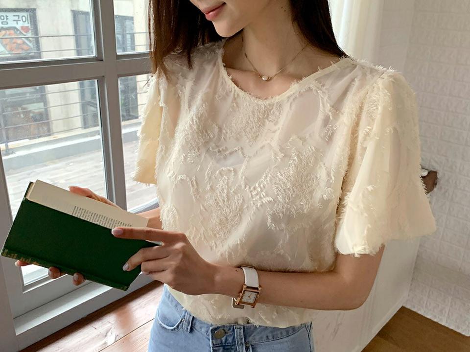 フラワーテクスチャーシアーブラウス・全3色・65457 レディース 【bl】 トップス ブラウス シアー 透け感 シースルー 花柄 フェミニン かわいい シフォン ユニーク ギャザー 春 夏 韓国 ファッション