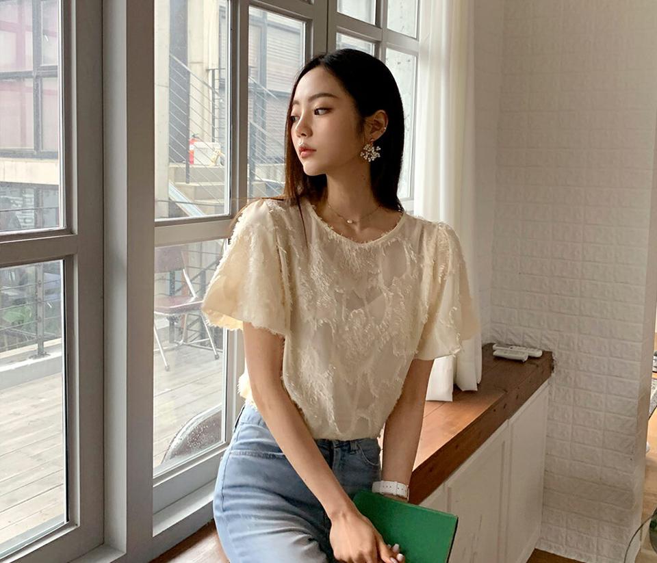 フラワーテクスチャーシアーブラウス・全3色・65457 レディース 【bl】 トップス ブラウス シアー 透け感 シースルー 花柄 フェミニン かわいい シフォン ユニーク ギャザー 春 夏 韓国 ファッション