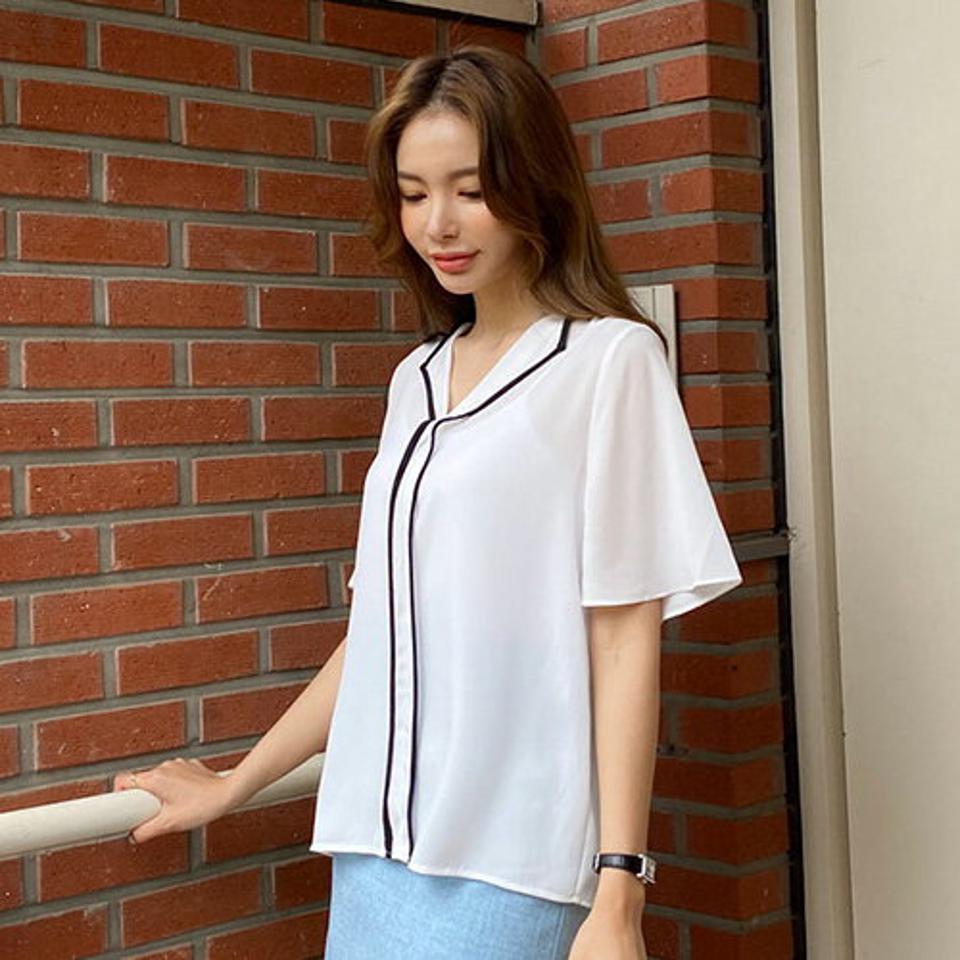 Vネック配色ラインブラウス・全2色・t68787 レディース 【bl】 トップス ブラウス 半袖 配色 Vネック モダン 大人 ハーフスリーブ 開襟 春 夏 韓国 ファッション ハイホリHIHOLLI