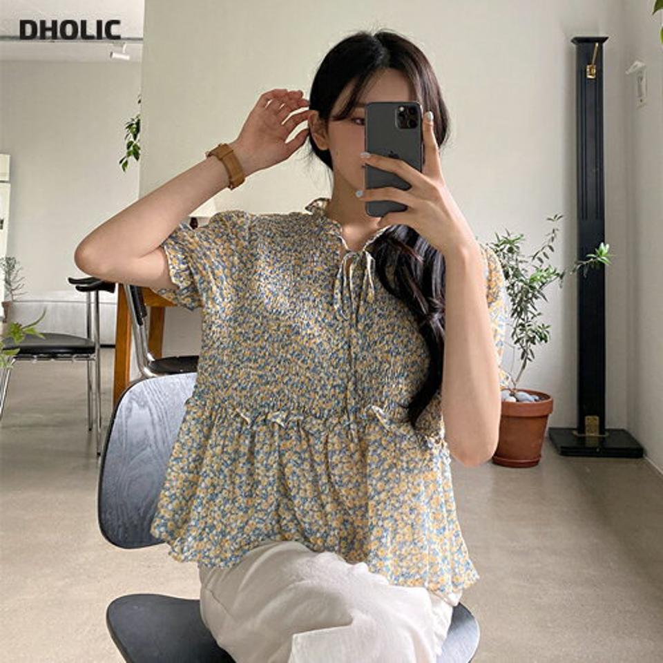 花柄リボンシャーリングブラウス・全2色・t64292 レディース 【bl】 トップス ブラウス 半袖 花柄 フラワー 小花柄 りぼん シャーリング フェミニン 可愛い かわいい フリルネック 春 夏 韓国 ファッション NIJU