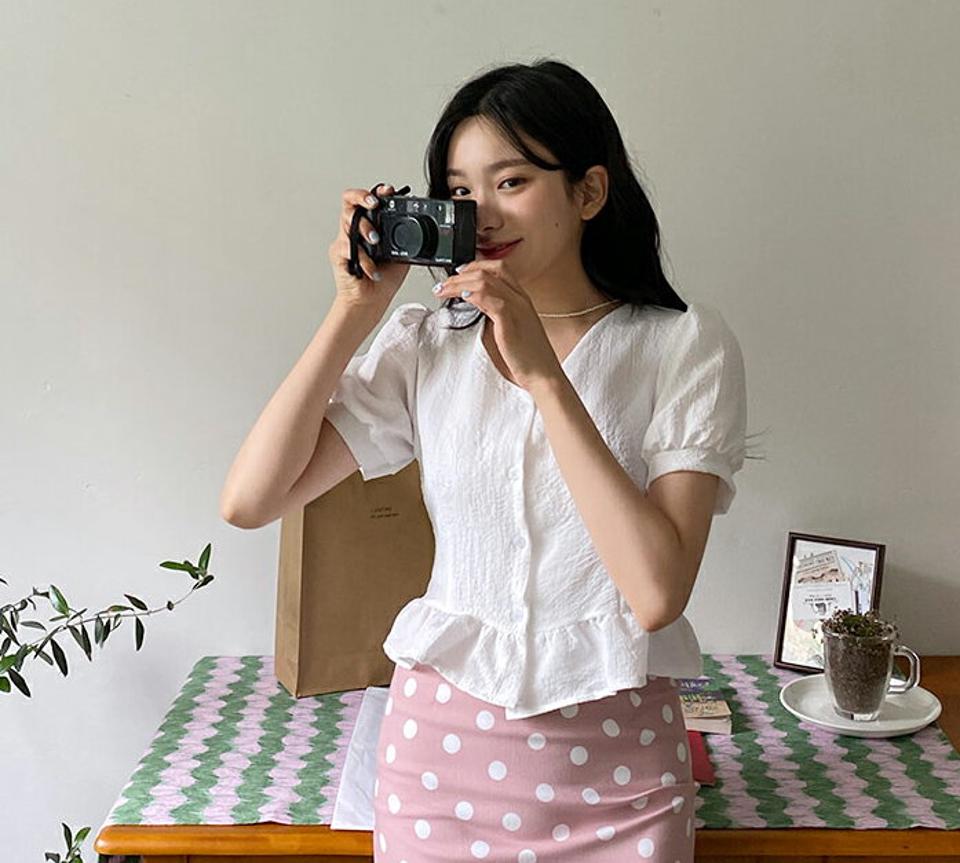 フリルボタンブラウス・全4色・t64290 レディース 【bl】 トップス ブラウス 半袖 フリル 単色 無地 シンプル ガーリー かわいい 可愛い 春 夏 韓国 ファッション NIJU