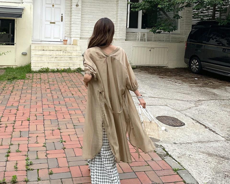 【全品10%OFF】ストラップ付Vネックシアーブラウス・全2色・t62234 レディース 【bl】【トップス ブラウス シアー 透け感 シースルー フェミニン Vネック 上品 テンセル ノーカラー 七分丈 七分袖 7分丈 7分袖 大人 春 夏 秋 韓国 ファッション】