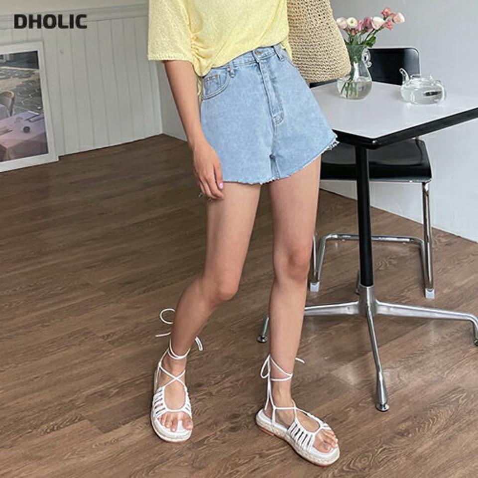 アンバランスデニムショートパンツ・全2色・t62244 レディース 【pt】 ショートパンツ 短パン パンツ ズボン デニム アンバランス シンプル カジュアル 切りっぱなし カットオフ 春 夏 韓国 ファッション