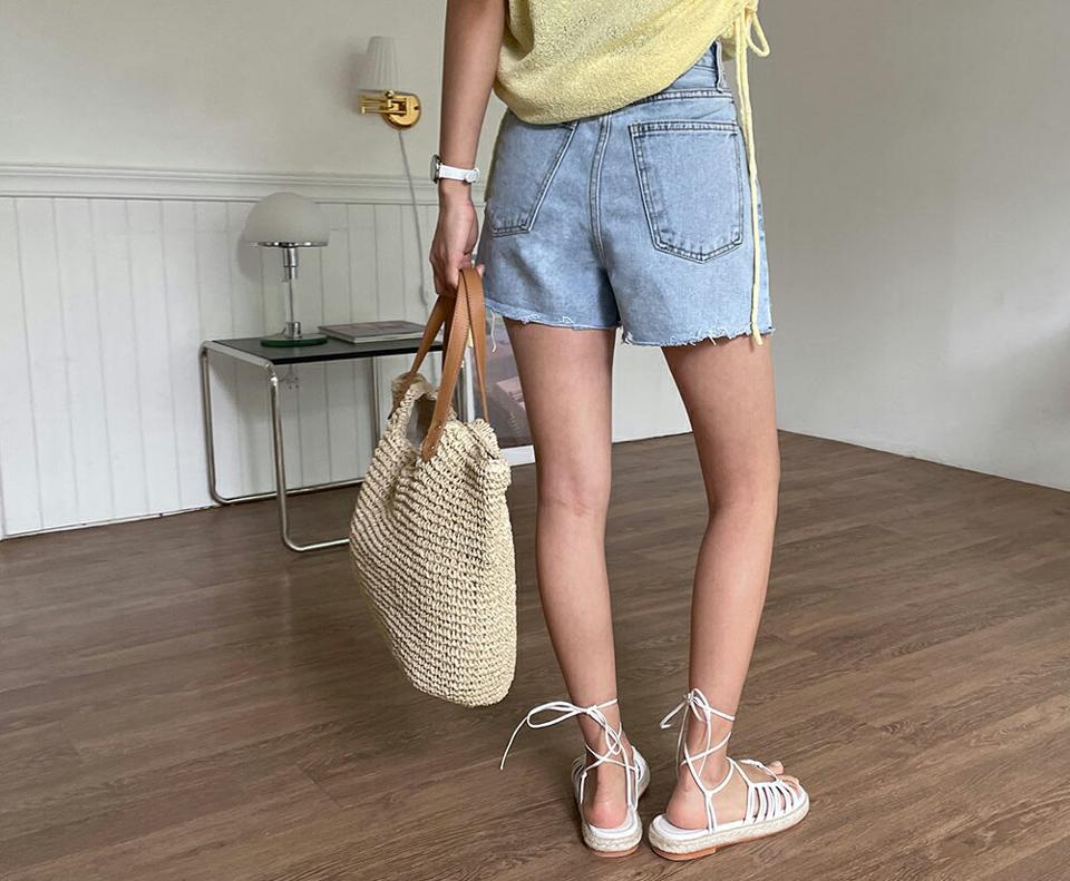 アンバランスデニムショートパンツ・全2色・t62244 レディース 【pt】 ショートパンツ 短パン パンツ ズボン デニム アンバランス シンプル カジュアル 切りっぱなし カットオフ 春 夏 韓国 ファッション