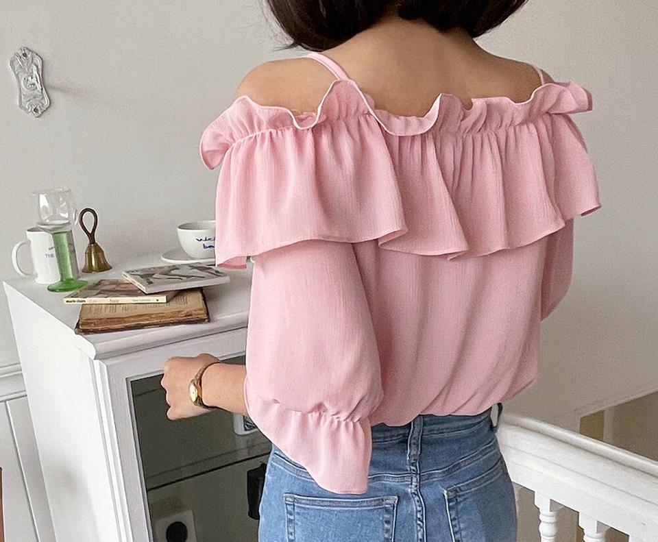 フリルオフショルブラウス・全4色・b62233 レディース 【bl】 トップス ブラウス フリル オフショルダー 華奢見え シフォン 七分丈 七分袖 7分丈 7分袖 かわいい 可愛い 春 夏 秋 韓国 ファッション
