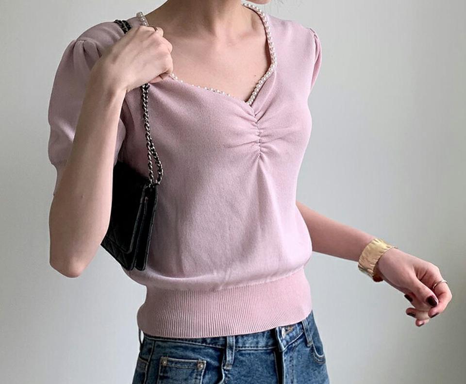 【全品10%OFF】ギャザーフェイクパールニット・全3色・b68854 レディース 【tops】【トップス ニット ニットトップス 半袖 ハーフスリーブ パール ギャザー フェミニン シンプル 上品 ハートネック 春 夏 韓国 ファッション】【ハイホリHIHOLLI】
