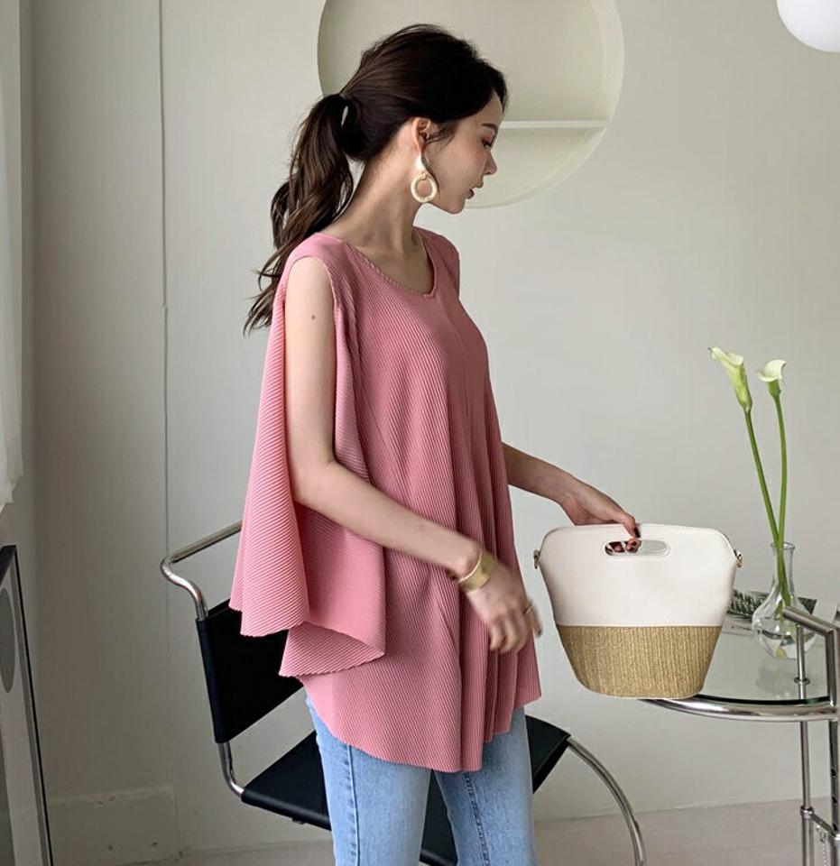 オープンスリーブプリーツブラウス・全2色・b68881 レディース 【tops】 トップス スリーブレス ノースリーブ ブラウス プリーツ 単色 シンプル フェミニン 可愛い かわいい 大人 体型カバー 春 夏 韓国 ファッション ハイホリHIHOLLI