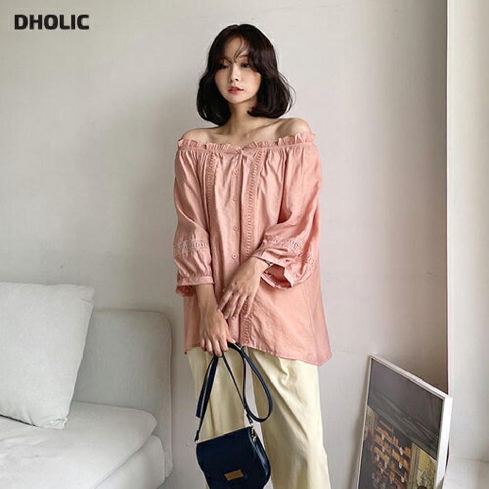 2WAYパンチングフリルブラウス・全3色・b62231 レディース 【bl】 トップス ブラウス フリル パンチング オフショルダー 七分丈 七分袖 7分丈 7分袖 かわいい フリルネック 春 秋 韓国 ファッション