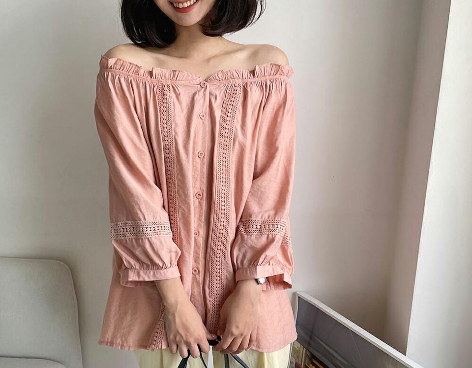 2WAYパンチングフリルブラウス・全3色・b62231 レディース 【bl】 トップス ブラウス フリル パンチング オフショルダー 七分丈 七分袖 7分丈 7分袖 かわいい フリルネック 春 秋 韓国 ファッション