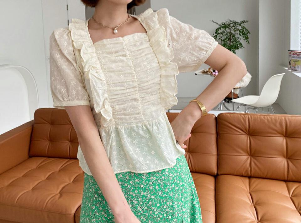 ギャザーフリル刺繍ブラウス・全3色・t57572 レディース 【bl】 トップス ブラウス 半袖 ハーフスリーブ ギャザー フリル ガーリー 刺繍 花柄 フラワー パフスリーブ パフ袖 可愛い かわいい 春 夏 韓国 ファッション