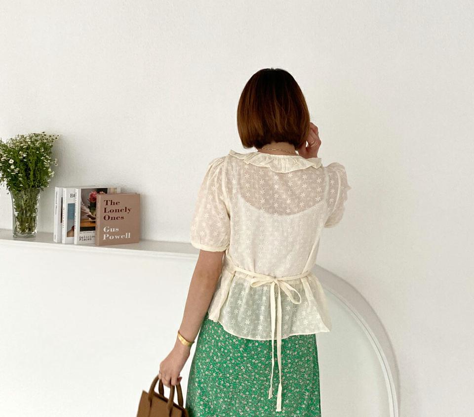 ギャザーフリル刺繍ブラウス・全3色・t57572 レディース 【bl】 トップス ブラウス 半袖 ハーフスリーブ ギャザー フリル ガーリー 刺繍 花柄 フラワー パフスリーブ パフ袖 可愛い かわいい 春 夏 韓国 ファッション