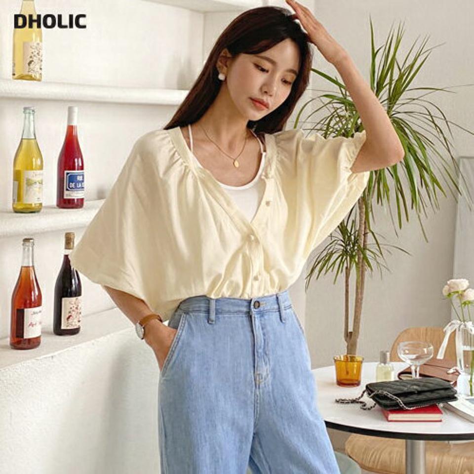 Vネックボタンギャザーブラウス・全2色・b57540 レディース 【bl】 韓国 ファッション トップス ブラウス 半袖 大人 ギャザー ボリューム 上品 Vネック 7分丈 バルーン スリーブ クロップド丈 体型カバー スリム 細身 夏 春