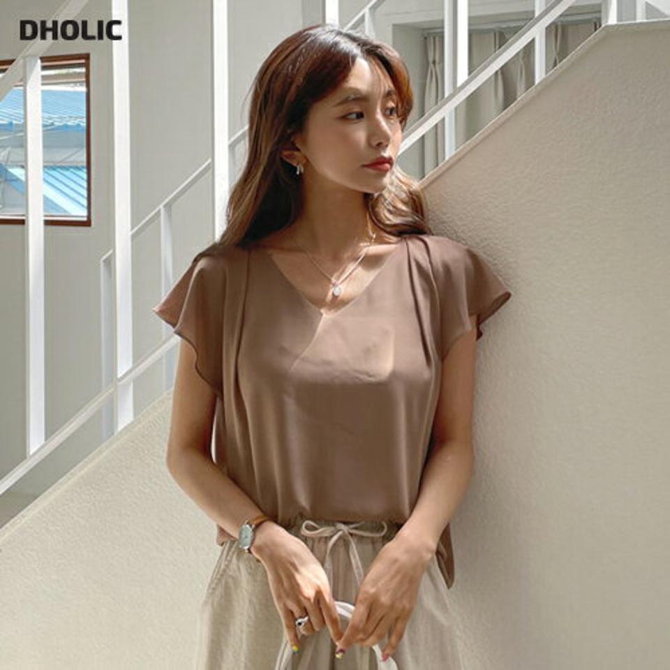 Vネックショルダータックブラウス・全3色・t57522 レディース 【bl】 韓国 ファッション トップス ブラウス 半袖 大人 Vネック ショートスリーブ フリル 体型カバー スリム 細身 上品 無地 フェミニン 夏 春