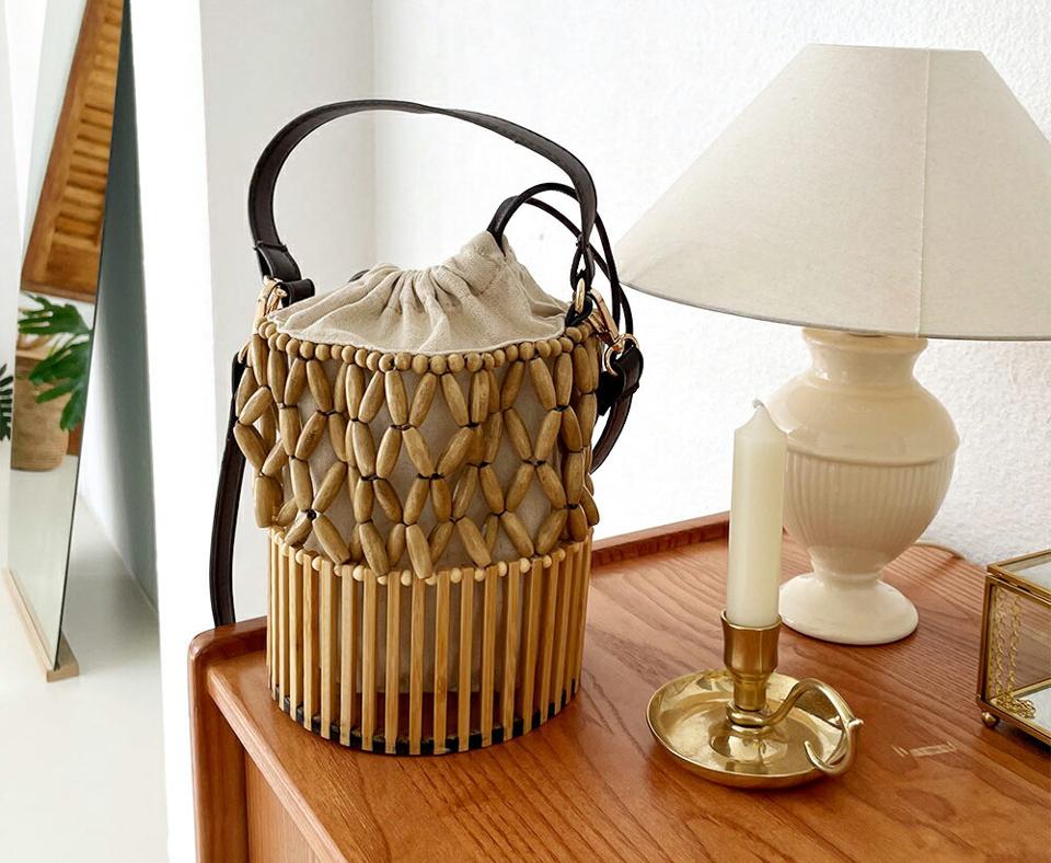 Vネックフリルフラワーブラウス・全1色・b57493 レディース 【bl】 韓国 ファッション トップス ブラウス 半袖 大人 花柄 フラワー パターン 小花柄 Vネック フリル 体型カバー スリム 細身 上品 フェミニン ガーリー デコルテ 夏 春