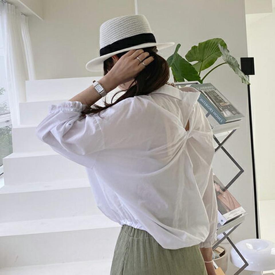 バックツイストドロストヘムブラウス・全3色・b68933 レディース 【bl】 トップス ブラウス 七分丈 七分袖 7分丈 7分袖 ドロスト バックツイスト バックシャン 白ブラウス かわいい 可愛い フェミニン 春 夏 韓国 ファッション ハイホリHIHOLLI