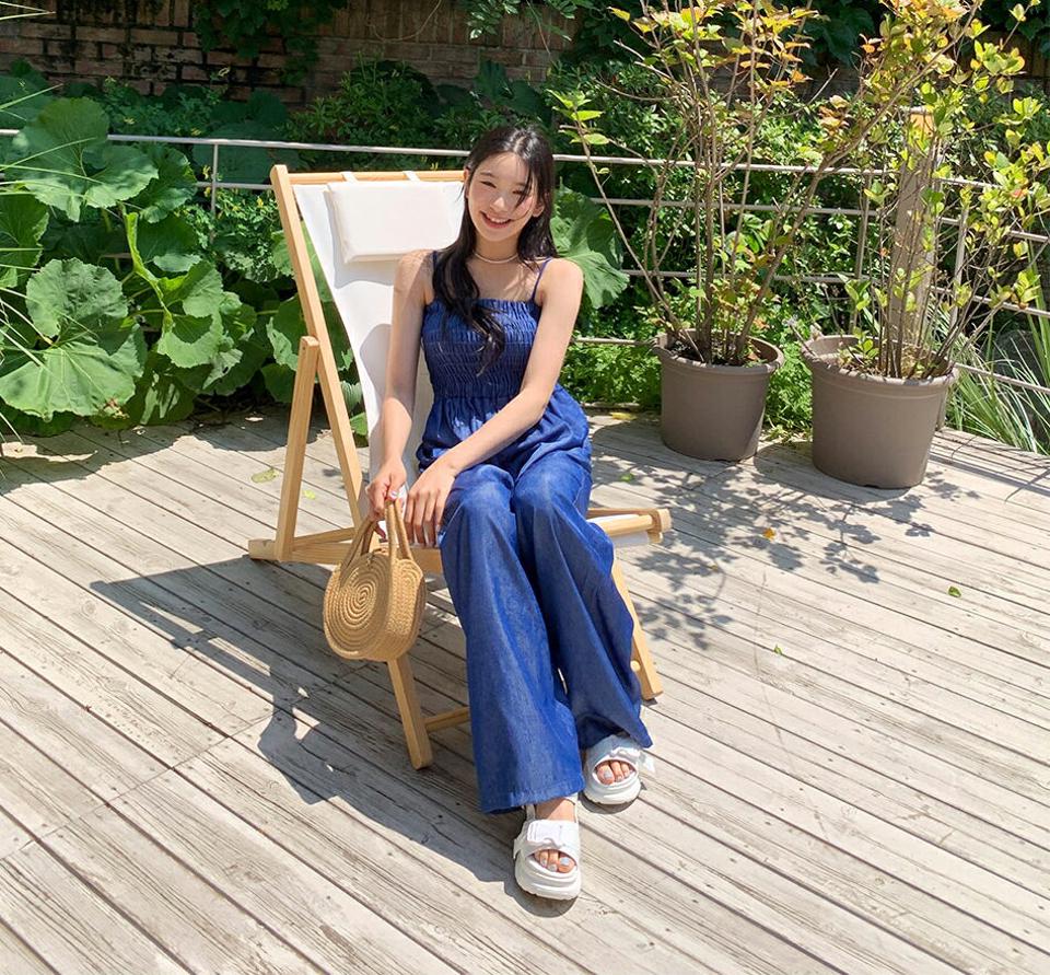 【全品10%OFF】2WAYデニムシャーリングオールインワン・全1色・t64342 レディース 【pt】【オールインワン パンツ ズボン ロングパンツ デニム シャーリング 2way スリーブレス ノースリーブ 春 夏 韓国 ファッション】【NIJU】