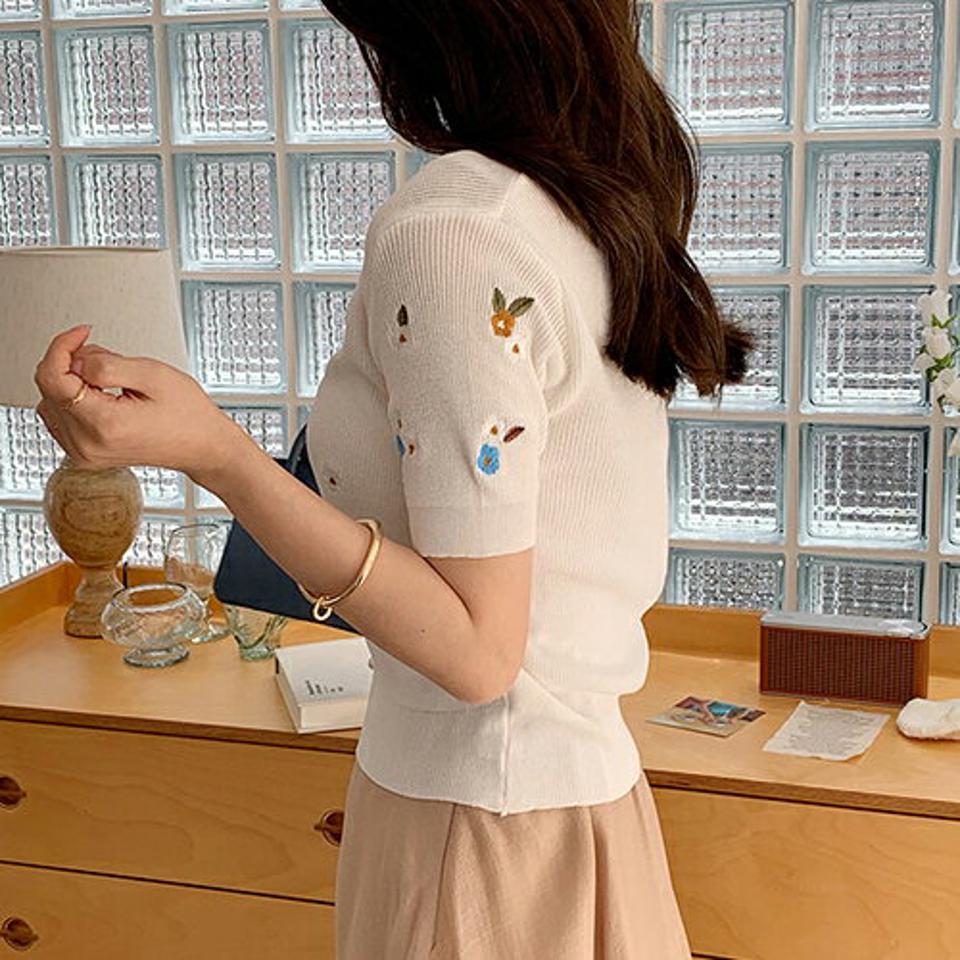 花柄刺繍パール調ボタンニット・全3色・b68901 レディース 【tops】 トップス ニット ニットトップス 半袖 花柄 刺繍 パールボタン 可愛い かわいい 春 夏 韓国ファッション ハイホリHIHOLLI