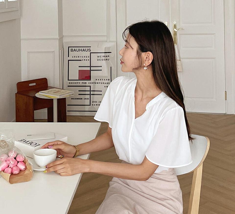 スリットネックシフォンブラウス・全4色・b62307 レディース 【bl】 トップス ブラウス 半袖 ハーフスリーブ シフォン スリット 上品 きれいめ 大人 単色 無地 シンプル フェミニン ギャザー 春 夏 韓国 ファッション